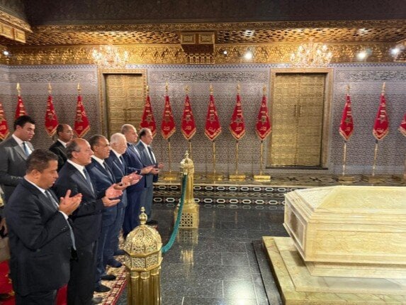زيارة وزير الخارجية لضريح العاهل محمد الخامس والحسن الثاني في المغرب