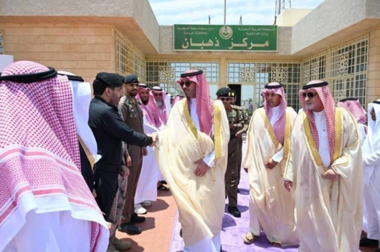 سعود بن جلوي يزور مركز ذهبان ويتحدث مع الأهالي