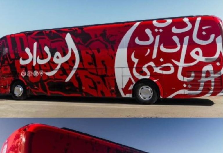 سكرتير فريق الوداد المغربي يقرر الحجز على حافلة الفريق بسبب مستحقات مؤيد اللافي