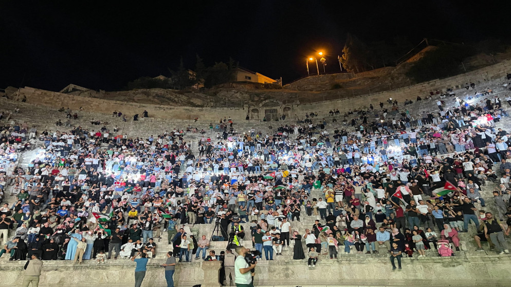 سماء المملكة تتلألأ بالألعاب النارية احتفالاً بعيد الاستقلال الـ 79