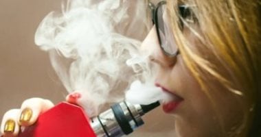 شركات التبغ تستهدف النساء والشباب بأكثر من 16 ألف نكهة حسب الصحة العالمية