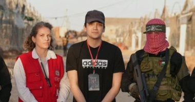صور جديدة للجندي الأمريكي الإسرائيلي عيدان ألكسندر خلال تسليمه للصليب الأحمر