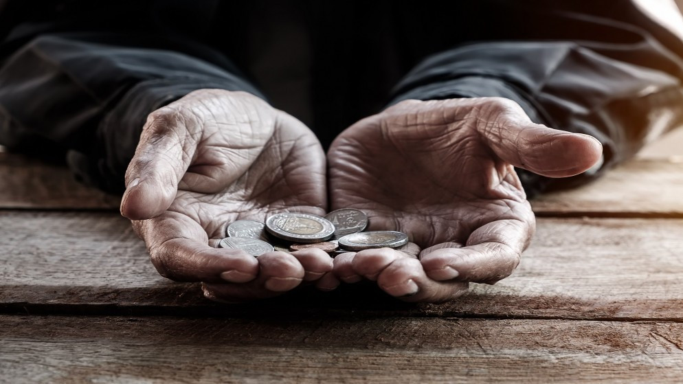 ضبط متسول يمتلك أملاكاً ويحتفظ بـ752 ديناراً في إربد