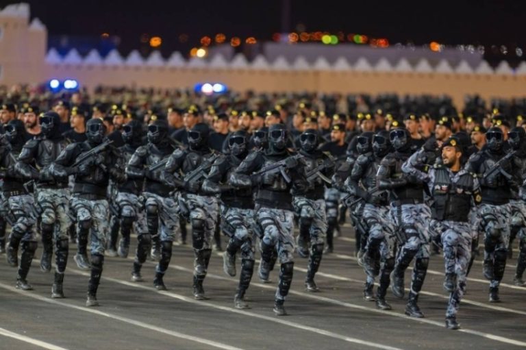 “ضبط مواطن” أثناء نقله 15 وافدًا مخالفًا لأنظمة الحج