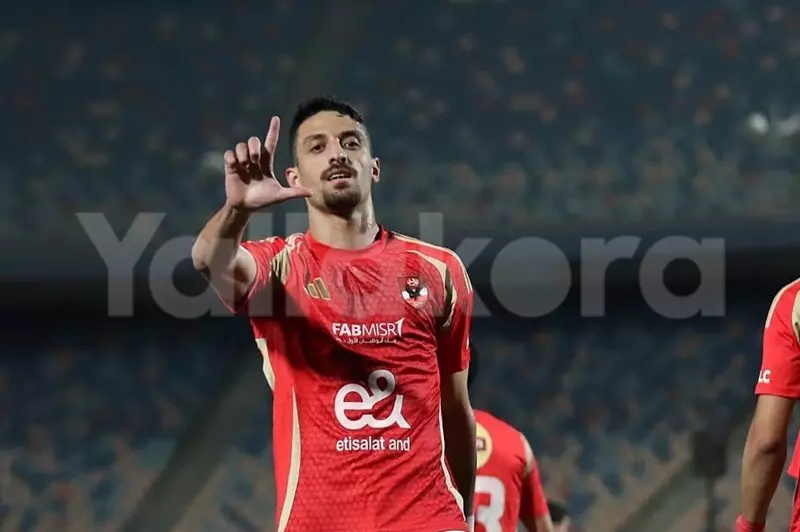 طاهر محمد يكسر مصيدة التسلل ويسجل هدفًا مبكرًا للأهلي في المباراة (فيديو)