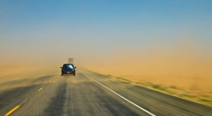 طقس معتدل وزخات مطرية متوقعة الخميس في الأردن مع تحذيرات الأرصاد من الغبار