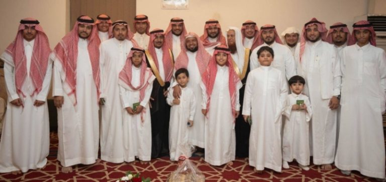 عزيز يعلن عقد قرانه على كريمة أبو القاسم