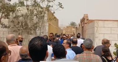 عمرو الدجوي في جنازة شقيقه.. لحظات مؤثرة وظهور مأساوي – اليوم السابع