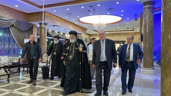 عودة البابا تواضروس بعد جولة رعوية بأوروبا استمرت أسبوعين
وصول البابا تواضروس إلى القاهرة بعد زيارة لأربعة دول أوروبية
القداسة ترجع إلى القاهرة بعد رحلة رعوية استمرت أسبوعين في أوروبا