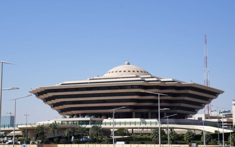 غرامة مالية بقيمة 100,000 ريال لمهربي حاملي تأشيرات الزيارة إلى مكة والمشاعر