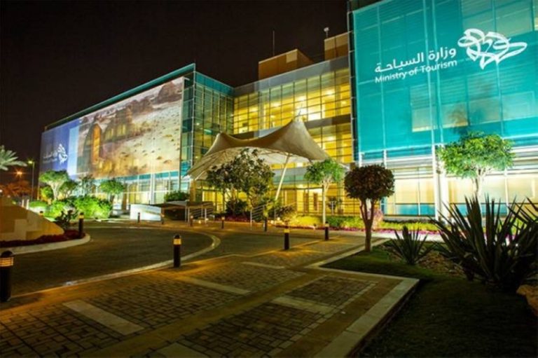 غرامة مليون ريال على التراخيص السياحية