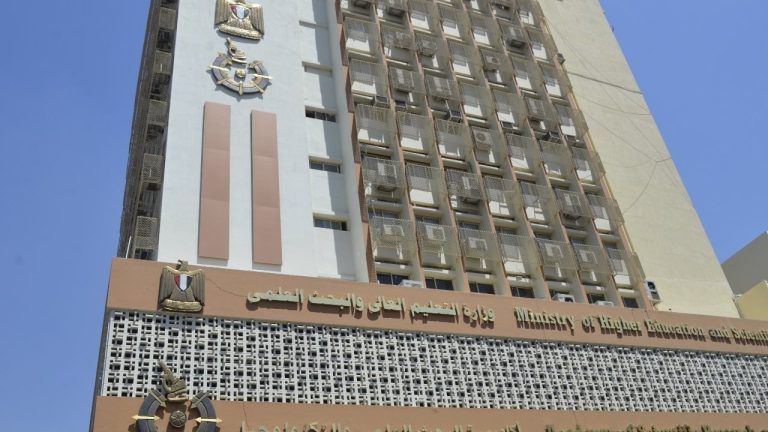 فتح باب التقدم للمنح البحثية من أكاديمية البحث العلمي للباحثين المصريين