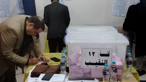فرز الأصوات يبدأ في انتخابات نقابة الصحفيين
نجاح بدء فرز الأصوات في انتخابات الصحفيين
انطلاق عملية فرز الأصوات في انتخابات النقابة
عمليات فرز الأصوات تنطلق في انتخابات الصحفيين