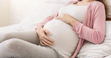 قانون العمل الجديد يحمي العاملة من الفصل أثناء إجازة الوضع ومزيد من التفاصيل