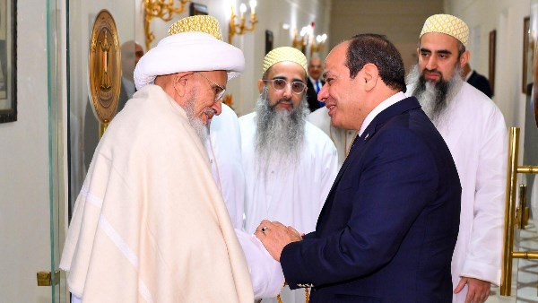 لقاء السيسي وسلطان البهرة: 6 صور وفيديو يكشفان تفاصيلاً مثيرة