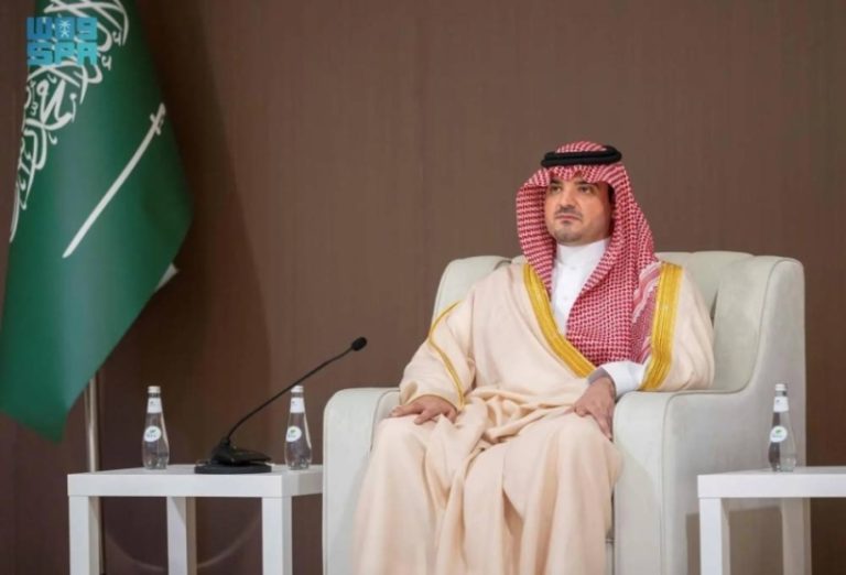 لقاء عبدالعزيز بن سعود مع القيادات الأمنية في محافظة الطائف