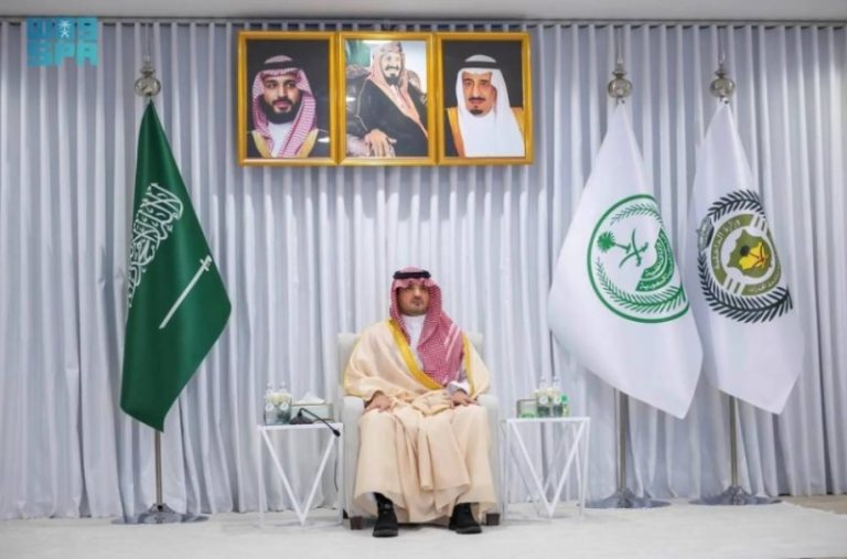 لقاء عبدالعزيز بن سعود مع قيادات مكافحة المخدرات في مكة