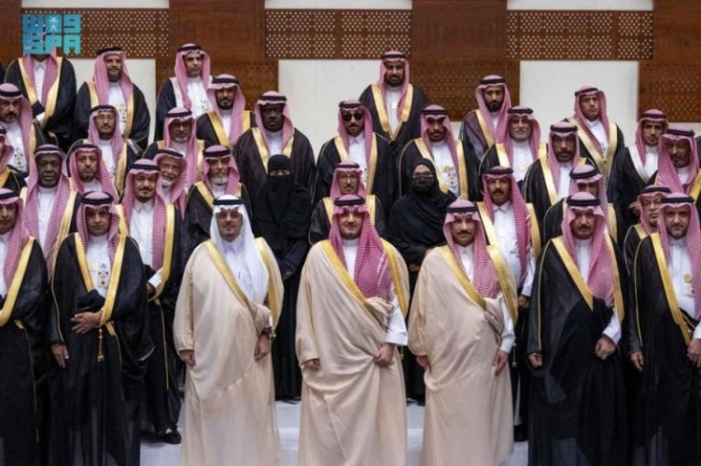 لقاء عبدالعزيز بن سعود مع متقاعدي الداخلية في مكة