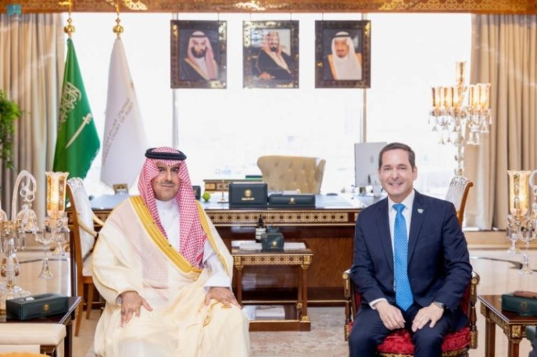 لقاء مثير: العنقري يناقش مع مدير “معهد المراجعين الداخليين” سبل تعزيز التعاون