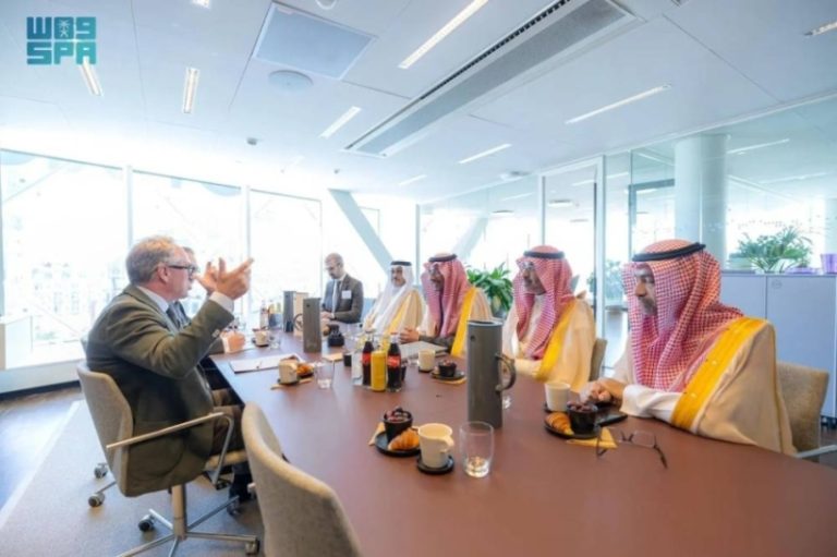 لقاء هام: وزير الصناعة يعقد اجتماعاً مع الرئيس التنفيذي لاتحاد الصناعات الدنماركية