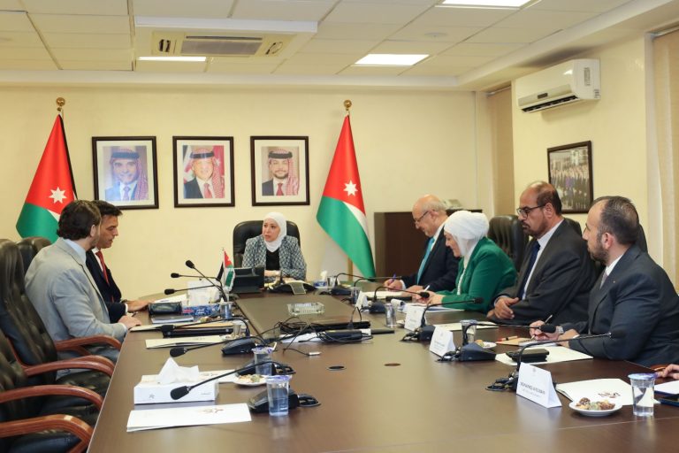 لقاء وزيرة النقل مع خبراء أوروبا لتعزيز الاستراتيجية البحرية الأردنية