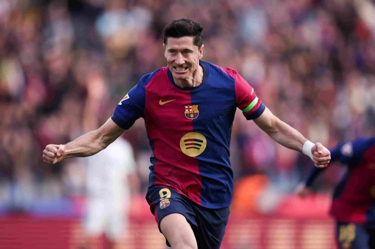 ليفاندوفسكي يعود إلى تدريبات برشلونة قبل مواجهة إنتر في دوري الأبطال