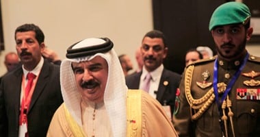 مباحثات نووية جديدة بين واشنطن وطهران تعيد الاستقرار وفق العاهل البحريني