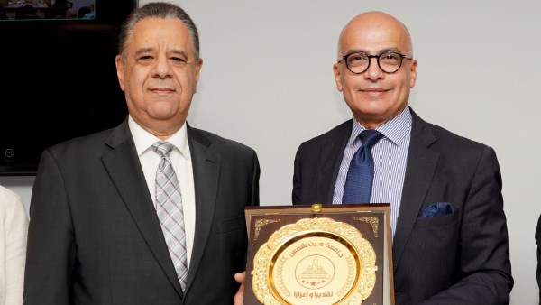 مجلس جامعة عين شمس يحتفي بعميدي التجارة والهندسة خالد قدري وعمر الحسيني
