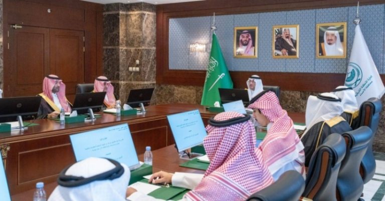 محافظ الأحساء يتصدر اجتماع المجلس المحلي لمناقشة أولويات التنمية