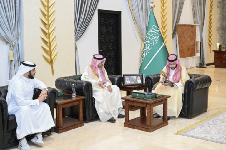محافظ الطائف يستعرض تقرير “جائزة ملهم”
