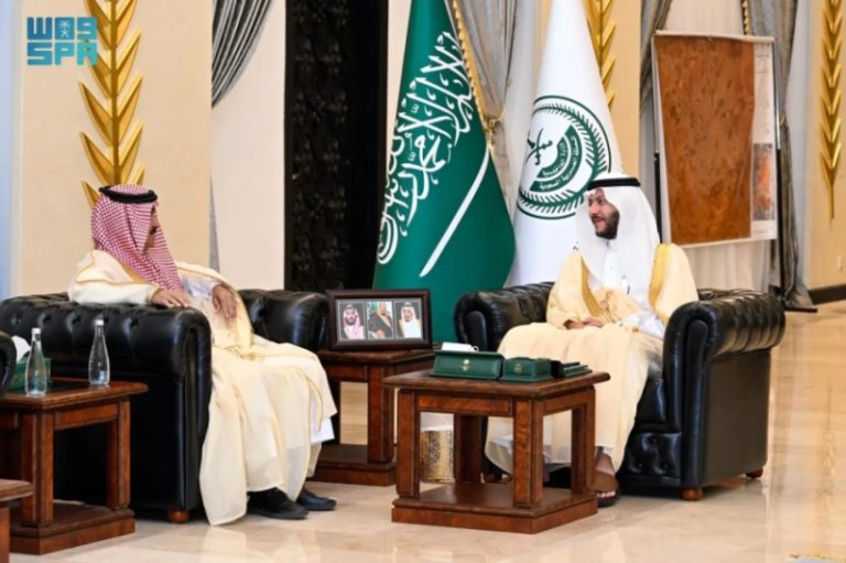 محافظ الطائف يستعرض خدمات “سدايا” التقنية للحجاج