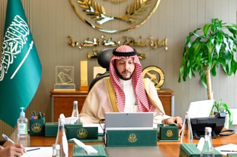محافظ الطائف يستعرض خطط مبادرات التشجير بالمحافظة