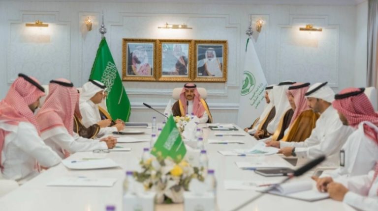 محافظ حفر الباطن يقود اجتماع اللجنة الإشرافية لتنفيذ المخطط الشامل للمحافظة