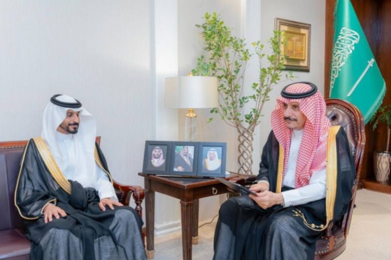 محافظ حفرالباطن يطلق الهوية الجديدة لجمعية حِمى البيئية
دشّنت جمعية حِمى البيئية الهوية الجديدة برعاية محافظ حفرالباطن
تدشين الهوية الجديدة لجمعية حِمى البيئية برعاية محافظ حفرالباطن