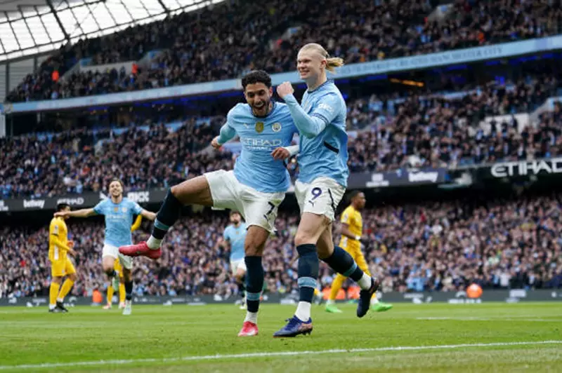مرموش في التشكيل الأساسي لمان سيتي في مواجهة كريستال بالاس بنهائي كأس الاتحاد الإنجليزي