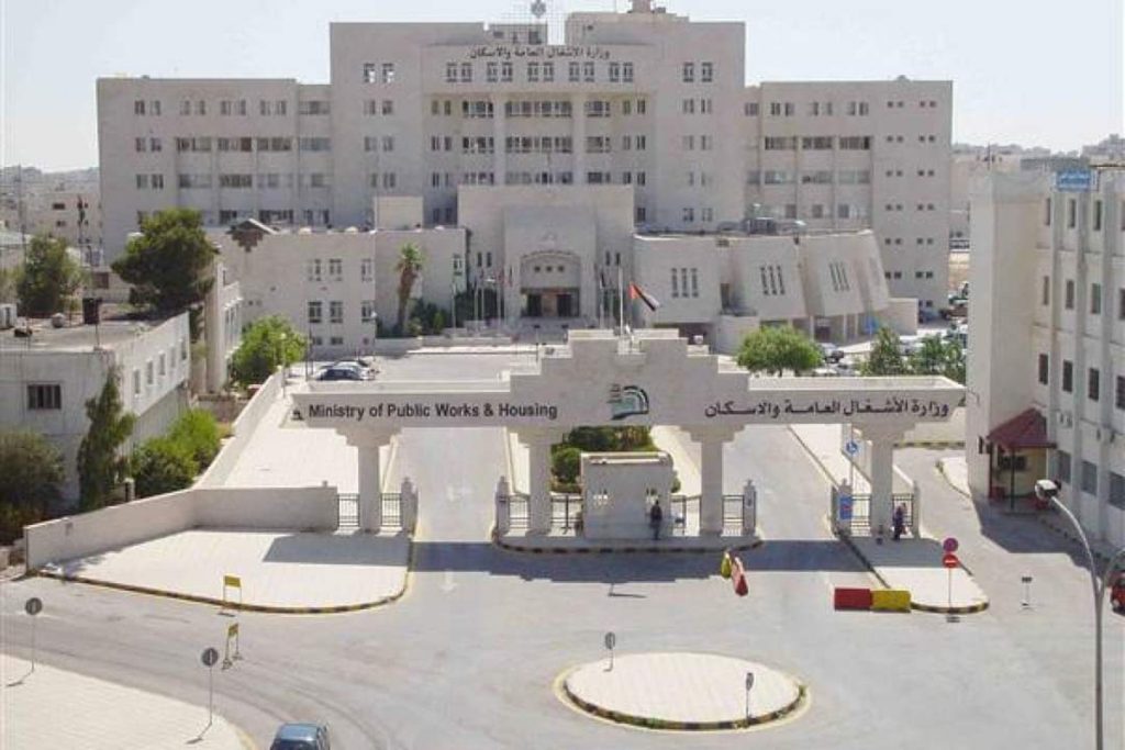 مشاريع طرق استراتيجية جديدة في عجلون وإربد والسلط من الأشغال