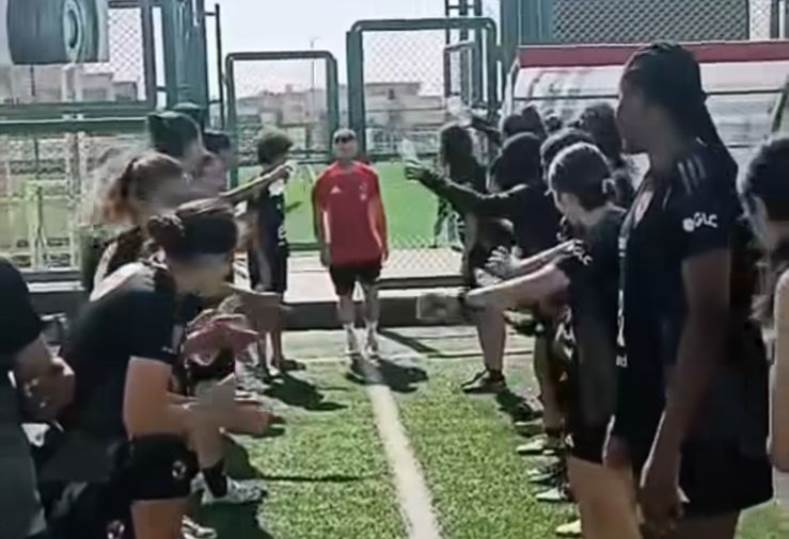 مكسيم التنهوفن يعود إلى الجهاز الفني للفريق الأول بالأهلي بعد فترة من الغياب