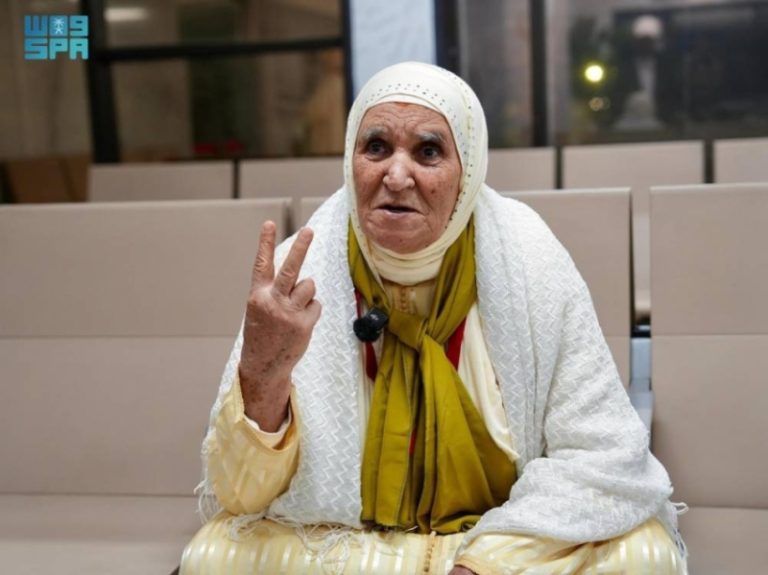 منيرة: جدي حجّ بعناء لمدة عامين بينما أبلغ مكة المكرمة في ست ساعات فقط