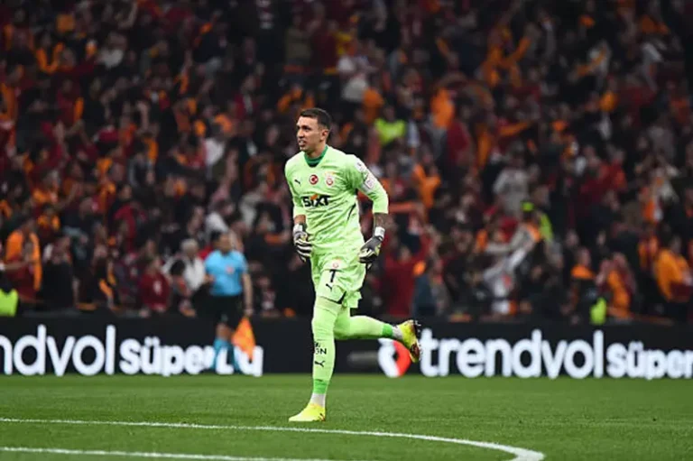 موسليرا يحقق هدفاً تاريخياً خلال تتويج جالاتا سراي بالدوري التركي (فيديو)