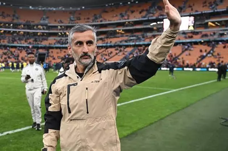 موكوينا يتنافس مع موسيماني في سباق خلافة ريفيرو في أورلاندو، مع وجود 7 مرشحين آخرين
