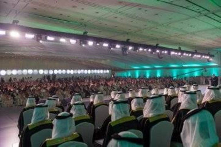 نائب أمير الرياض يحتفل بتخريج الدفعة الثلاثين من طلاب مدارس الملك فيصل