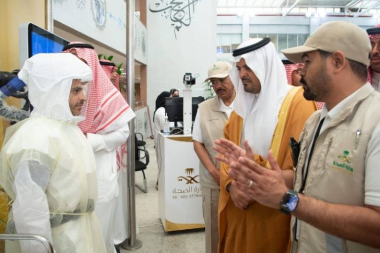 نائب أمير مكة يراقب تقدم الأعمال لاستقبال ضيوف الرحمن