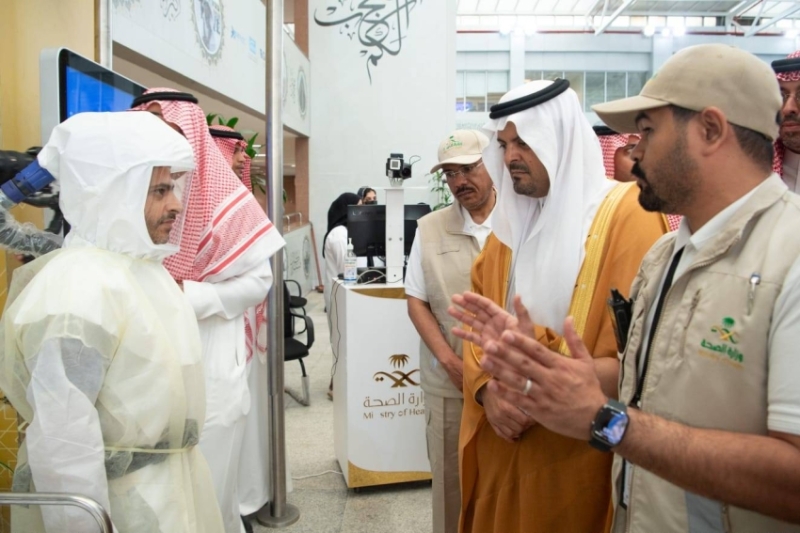 نائب أمير مكة يراقب تقدم الأعمال لاستقبال ضيوف الرحمن
