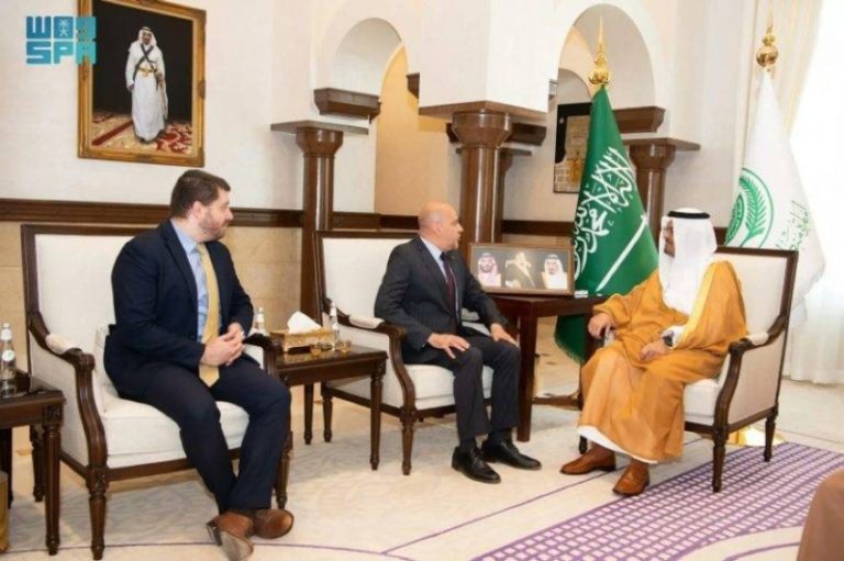 نائب أمير مكة يلتقي القنصل العام الأمريكي لمناقشة قضايا مشتركة