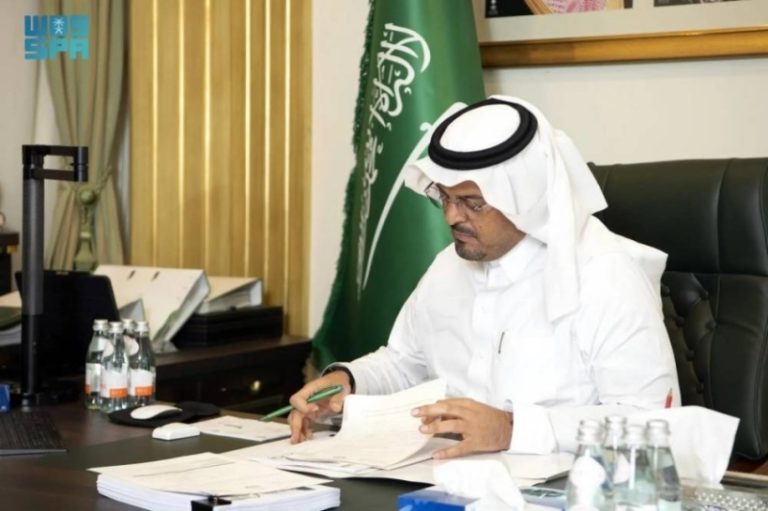 نائب أمير مكة يناقش استعدادات موسم حج 1446هـ والخطط الميدانية للجهات المعنية