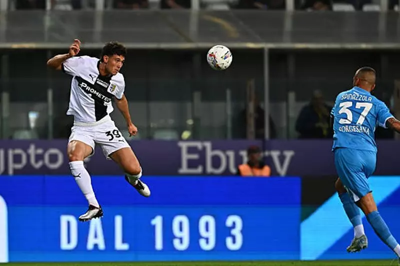 نابولي يتعثر بتعادل سلبي مع بارما في الدوري الإيطالي بعد هدية رفضها إنتر