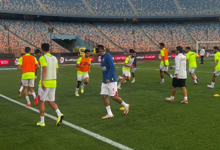 ناصر منسي يرتدي واقي أنف خلال مواجهة البنك الأهلي بعد تعرضه للإصابة