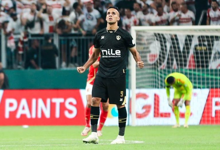ناصر منسي يسجل هدفًا أول في مباراة الزمالك والمصري بالدوري ولكن الحكم يلغيه.. فيديو