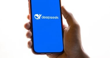 نسخة DeepSeek المحدثة من نموذج الذكاء الاصطناعى R1 تُثير اهتمام المتابعين