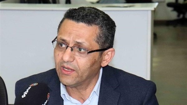 نقيب الصحفيين يعبر عن استيائه من حكم الحبس ضد «محمد الباز» في قضية نشر
